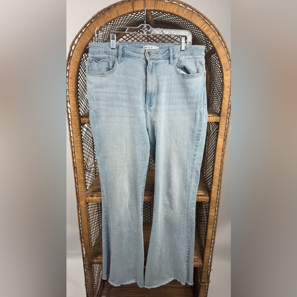 Elizabeth & James High Rise Flare Leg Jeans in Light Wash Size 14 - Picture 2 of 4